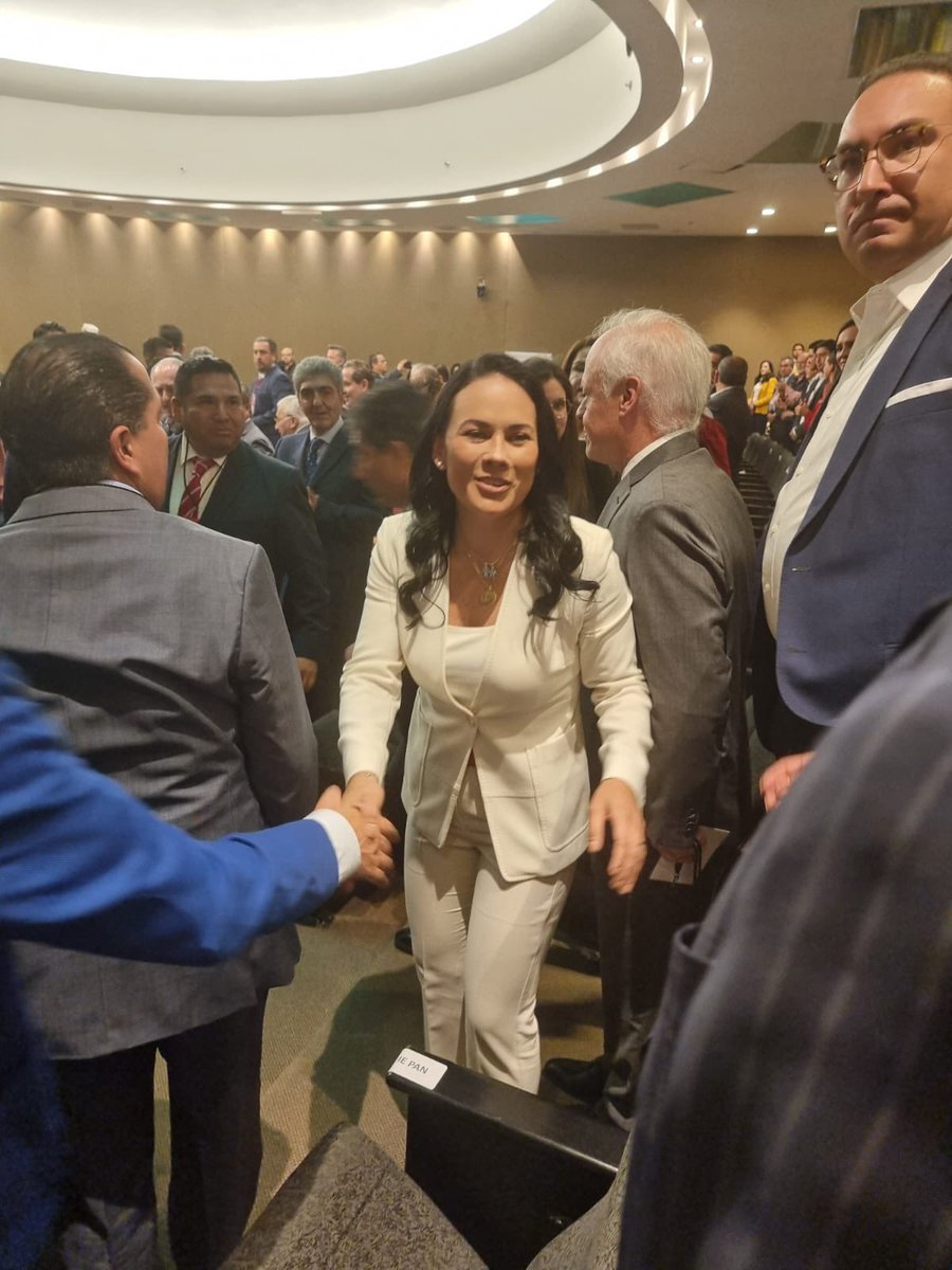 En compañía de nuestro Presidente Nacional Marko Cortés y de la familia panista mexiquense, acompañamos a la abanderada por la Coalición Va Por El Estado de México Alejandra Del Moral Vela,  en su registro ante el #IEEM 
 #AleNosUne
#ConTodaLaFuerzaDelPAN 
#UnidosPorEdoméx