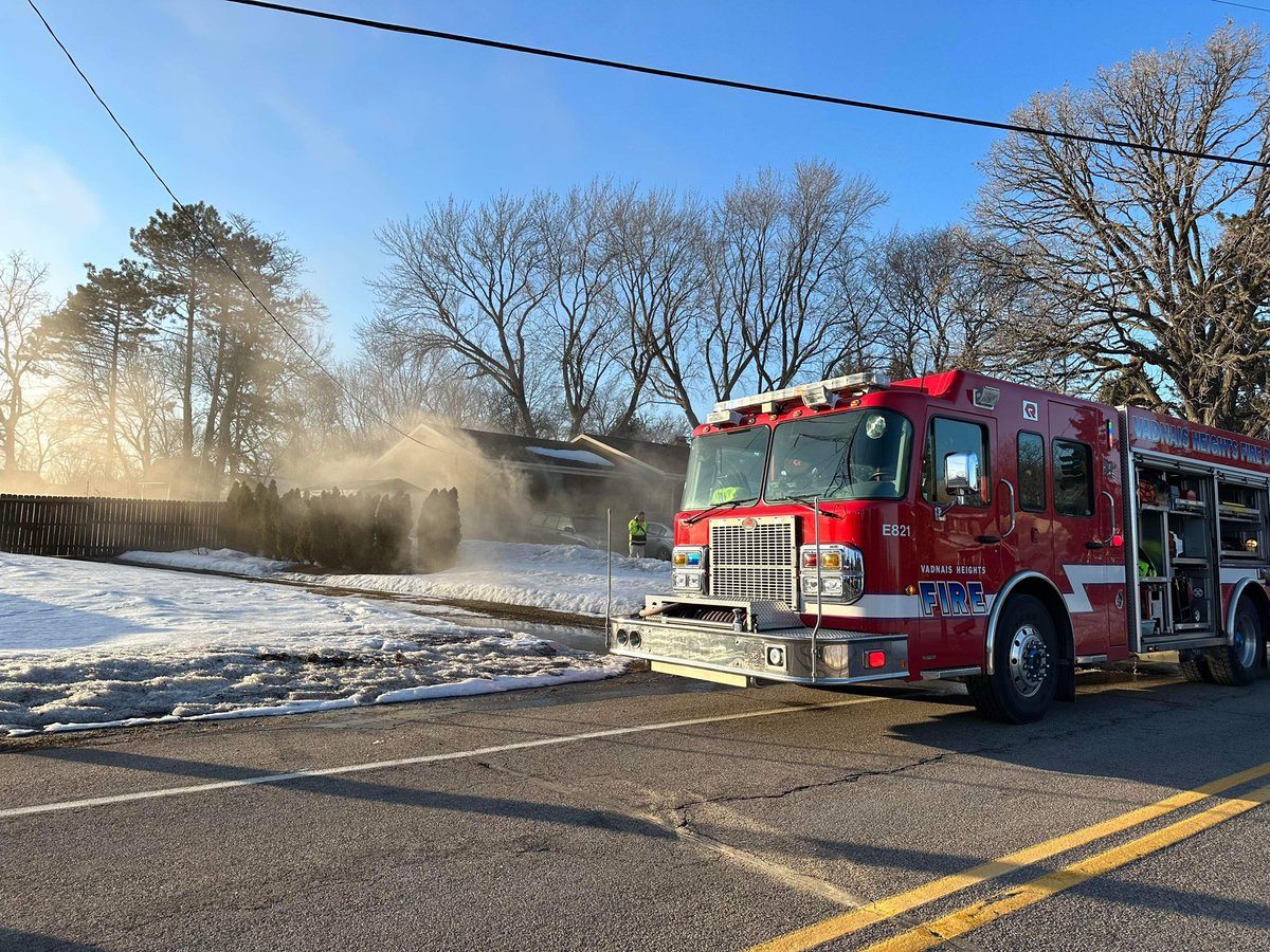 LCFDMN's tweet image. Yesterday evening LCFD responded to a garage fire.  C203 arrived and quickly upgraded the call to a dwelling fire.  With assistance from Maplewood Fire and Vadnais Heights Fire crews were able to extinguish the fire.  All family members were able to safely evacuate. 👩🏼‍🚒👨🏼‍🚒🚒