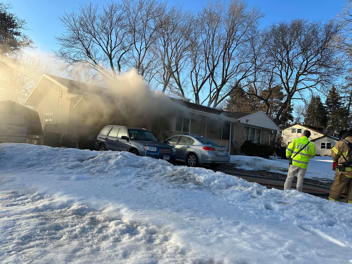 LCFDMN's tweet image. Yesterday evening LCFD responded to a garage fire.  C203 arrived and quickly upgraded the call to a dwelling fire.  With assistance from Maplewood Fire and Vadnais Heights Fire crews were able to extinguish the fire.  All family members were able to safely evacuate. 👩🏼‍🚒👨🏼‍🚒🚒