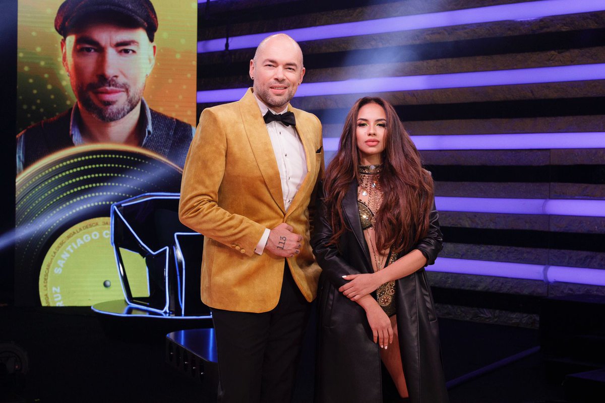 SantiCruz's tweet photo. ¡Esoooooooo! Ganó @Stefanymusicco! Ganamos con la #SelecciónAmarilla!!!!! Eres enorme, Stefy!!!! No hay límites para tu talento. Gracias por enseñarme tanto y gracias por creer y confiar! Gracias a @CaracolTV por confiar en mi para hacer parte de este proyecto (1/2) https://t.co/qvYiOjN13R