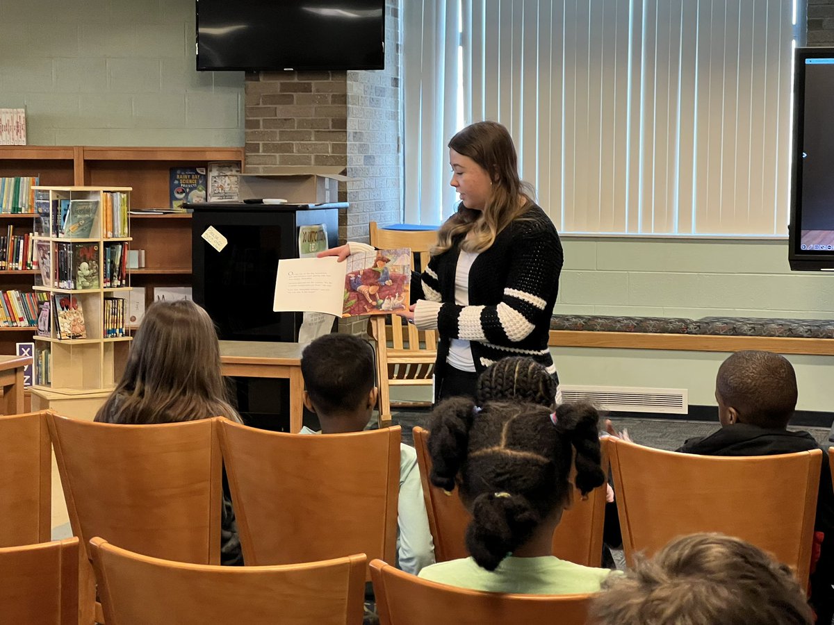 I always love when students come back to visit, but I love it even more when they come to read.  <a href="/FraserSchools/">Fraser Public Schools</a> <a href="/kristy_wiegand/">Kristy Wiegand</a> #edisonshines