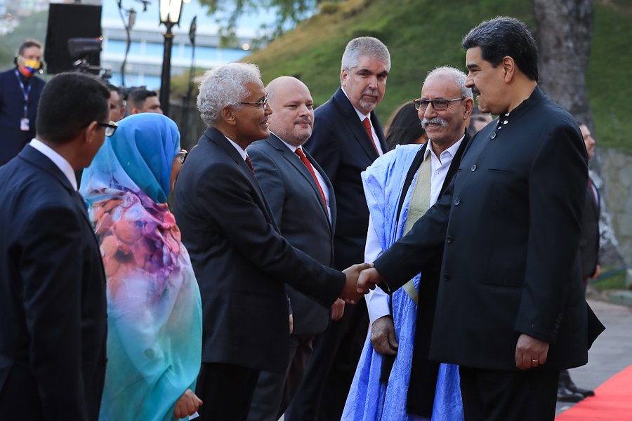 Cancilleria_ve's tweet photo. #AsíLoDijo | Presidente @NicolasMaduro: "Complacidos y felices de que nuestros hermanos árabes y africanos de la República Árabe Saharaui Democrática estén aquí en nuestra Patria para ratificar nuestros lazos de hermandad, cooperación y unión".

#MaduroGolpeaALosCorruptos https://t.co/5zPjtGBcRP
