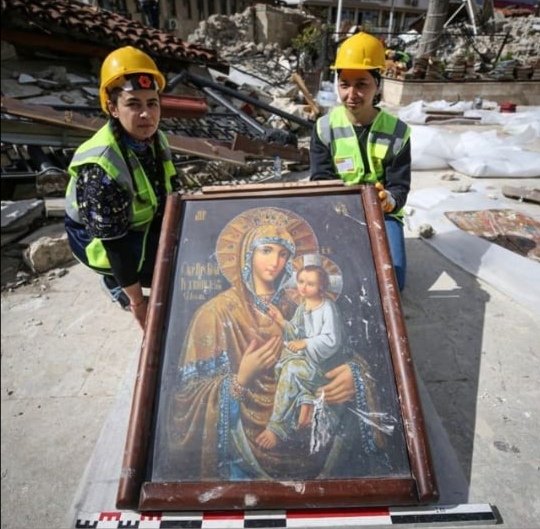 Antakya Rum Ortodoks Kilise enkazından 🙏🏽📿✝️

#Hatay #antakyadeprem #antakya #deprem