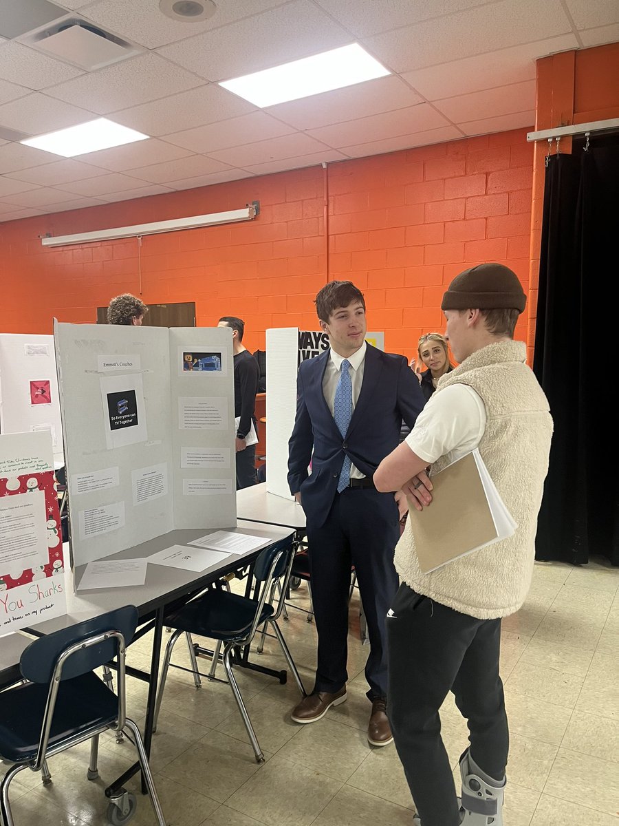 AndersonFBLA's tweet photo. FBLA’s annual shark tank competition!! Thank you to all of our judges😁 #FBLA #SharkTank https://t.co/wP8XkAGORr