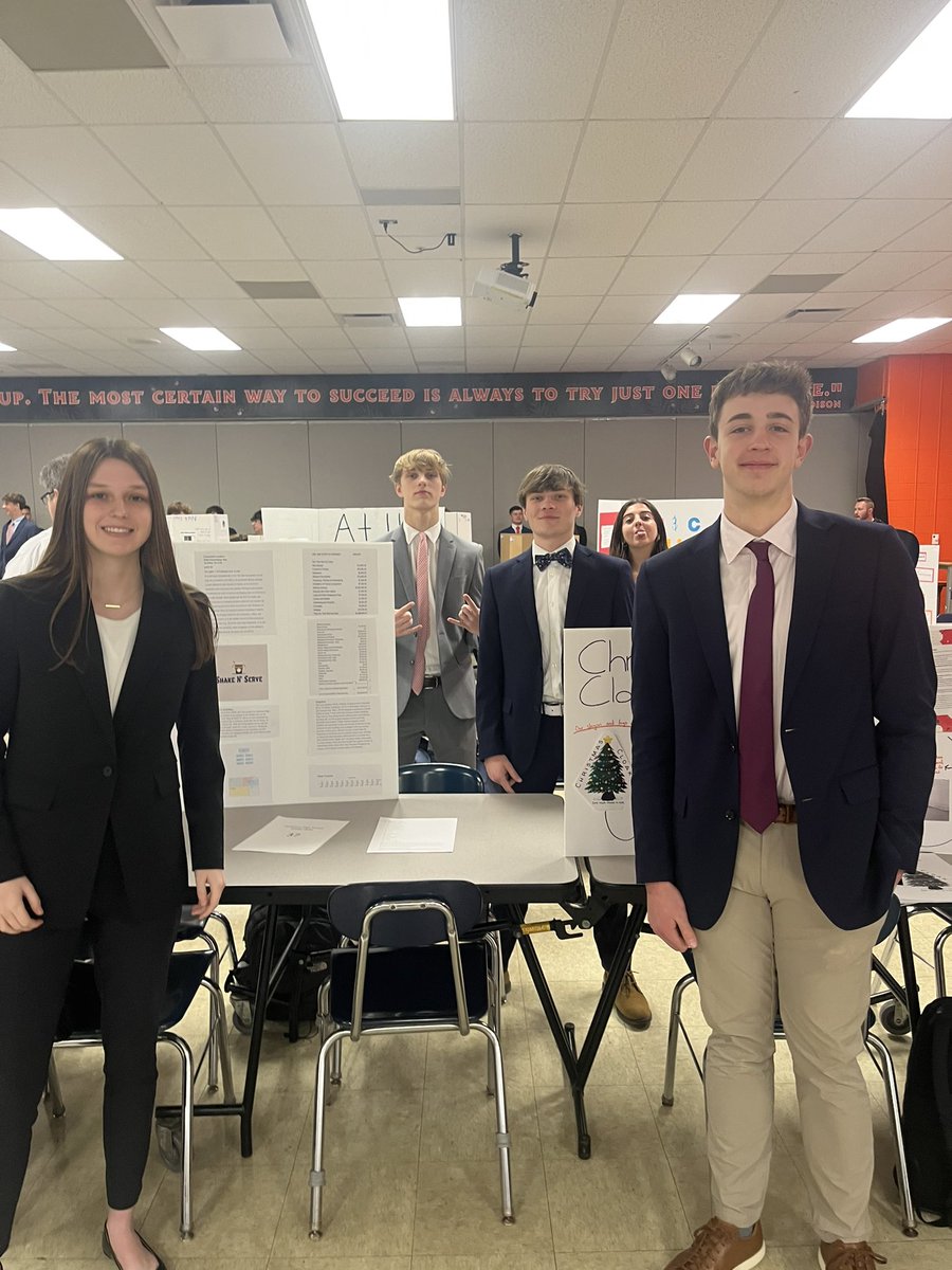 AndersonFBLA's tweet photo. FBLA’s annual shark tank competition!! Thank you to all of our judges😁 #FBLA #SharkTank https://t.co/wP8XkAGORr