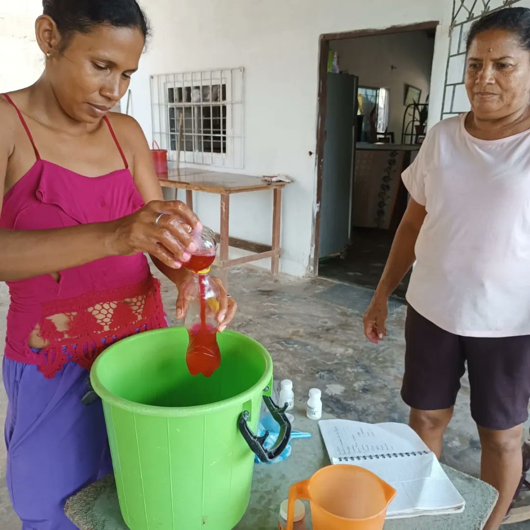 atucsara's tweet photo. El grupo de mujeres de las diferentes comunidades,trabajan en la consolidación de los emprendimientos.Vienen trabajando en la elaboración de ropa, jabón líquido lavaplatos, desinfectantes,accesorios para el cabello, productos comestibles y Sandalias.#Atucsara🌽🌽💜 https://t.co/zWNdafHKKL