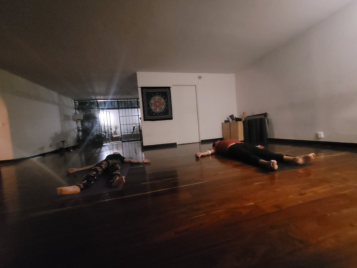 MarielisaDavl's tweet image. Agradecida de la energía y la felicidad que me causó  dar esta clase 🧡🌼
#VinyasaYoga