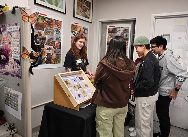 UCDavisEntomolo's tweet photo. Bohart Museum of Entomology's open house on "Many-Legged Wonders" at #ucdavis not only draws legs, but eyes, ears and hands, too! Lots of interaction. What a fantastic open house! Thanks to the Jason Bond arachnology lab. #BugSquad 
https://t.co/gg5SPboALl https://t.co/vjvp5PAhnb