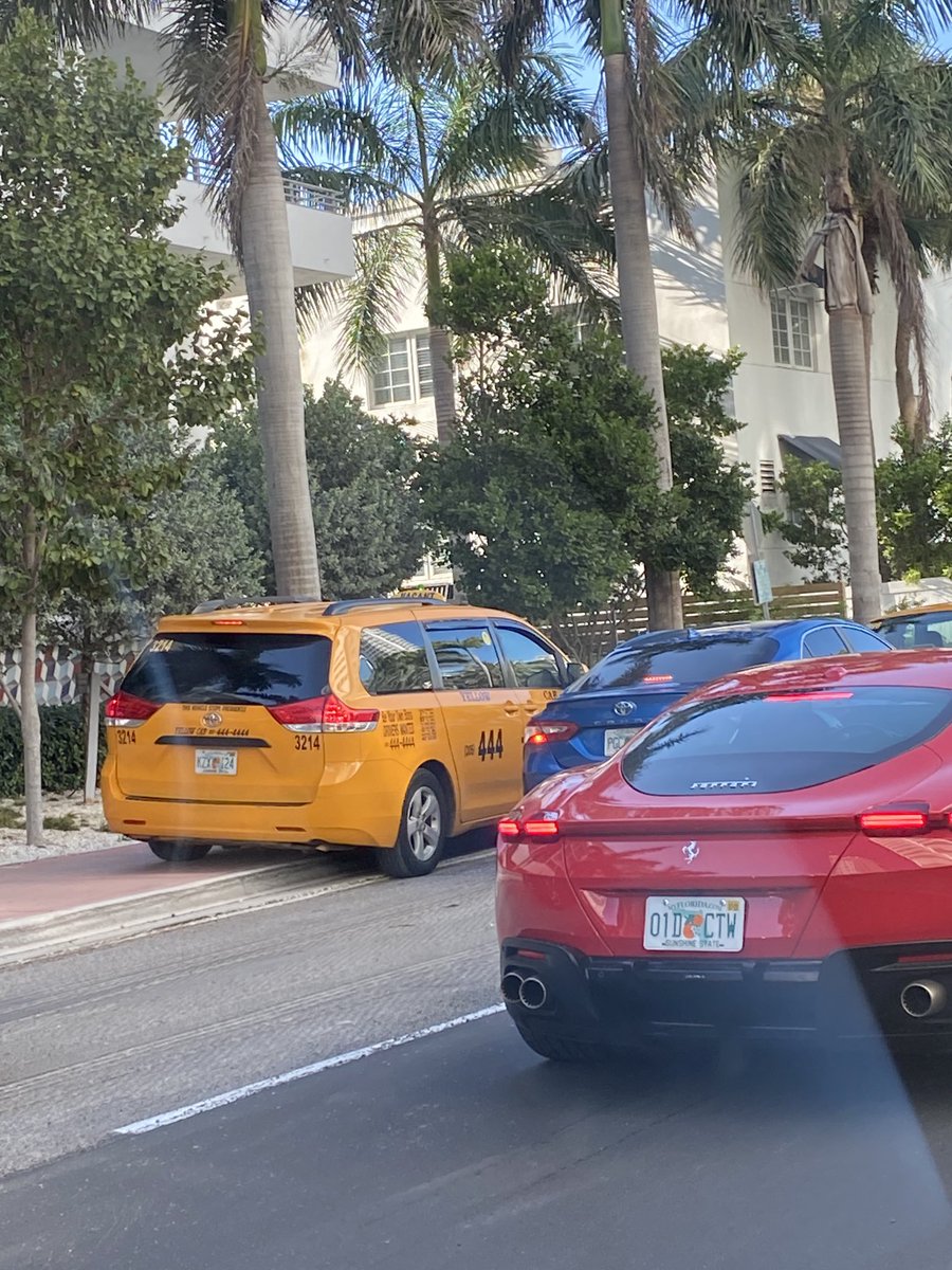 Me parece que por ahí no debería pasar, pero como no soy taxista, no opino!