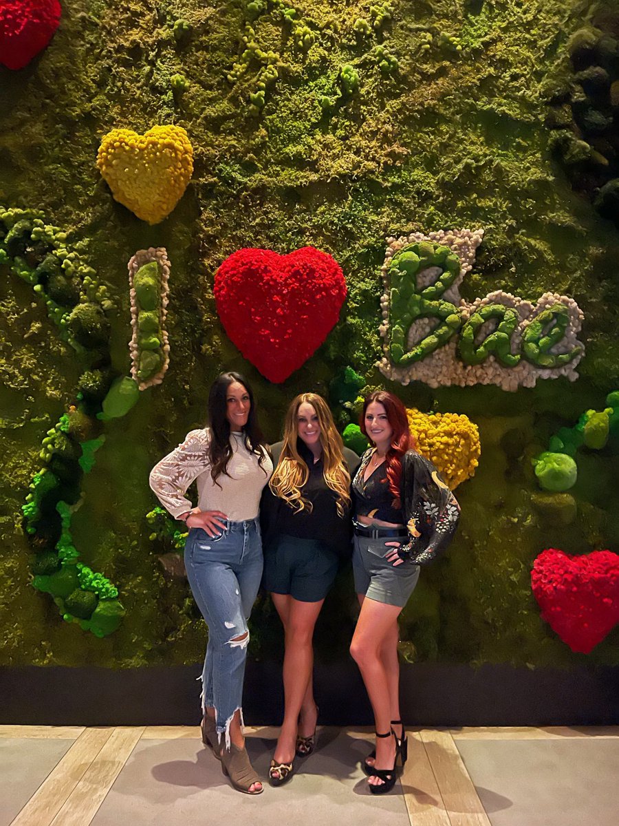 DinaBOnAir's tweet photo. Sundays are for the girls oh and God too sorry! ❤️ #sunday #solidsunday #bae #hardrock https://t.co/OwPbVUbRbt