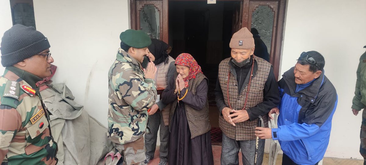 firefurycorps's tweet photo. Outreach program with #Veterans. #Siachen warriors commenced door to door interaction in #nubra valley to resolve grievances and problems being faced by Veterans.
@adgpi
@NorthernComd_IA 
@lg_ladakh 
@PRODefSrinagar 
@ddnewsladakh 
@ANI https://t.co/RnF62TlKcm