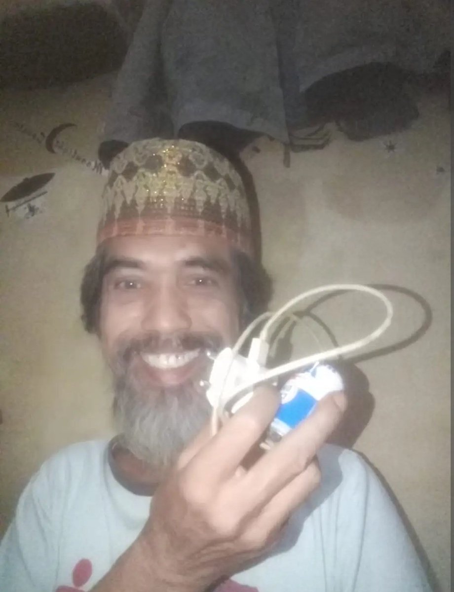 Saya ingin MENYETRUM BORJUIS menggunakan KABEL INI sampai BADANNYA KEJANG KEJANG