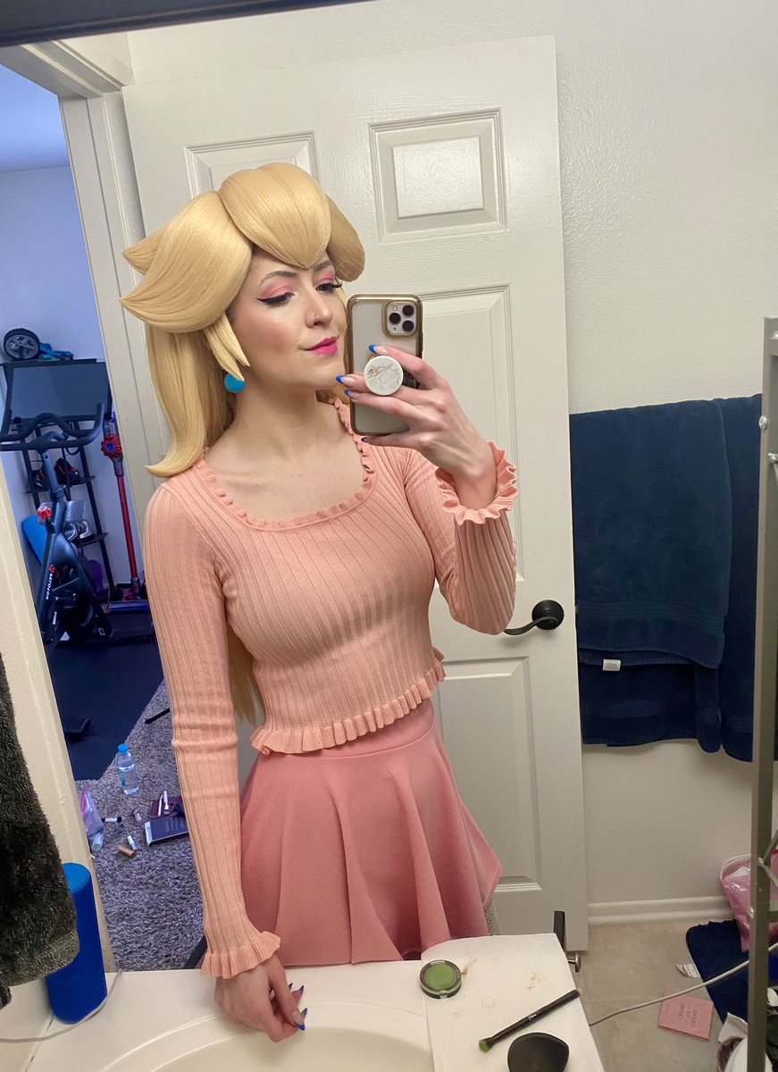 cosplaywithmeg's tweet photo. @MissGinaDarling Omg my time has finally come https://t.co/iXkIygT14S