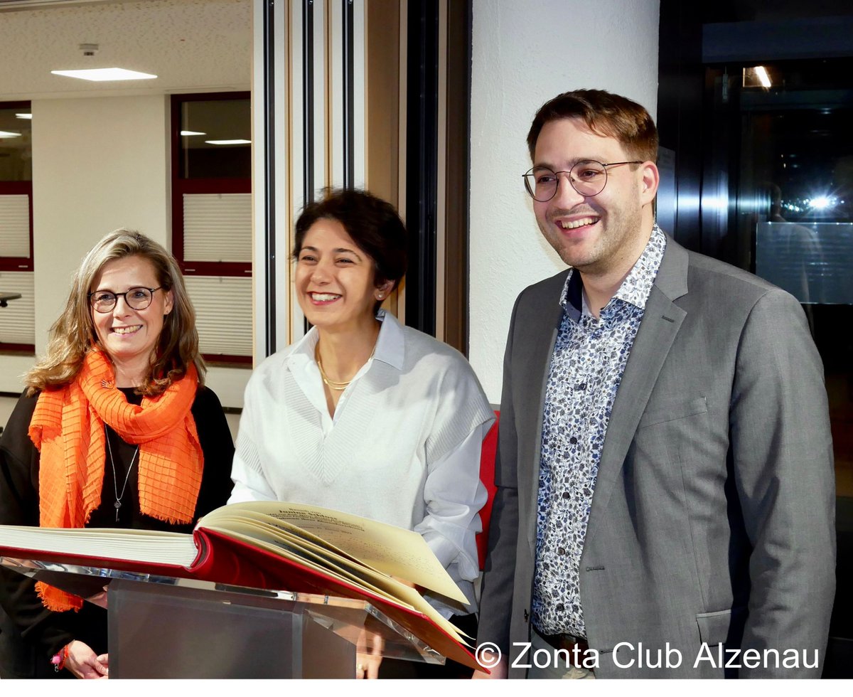 ZontaIntl's tweet photo. The Zonta Club of Alzenau, Germany, invited Golineh Atai, an award-winning television journalist and author, to do a reading of her book, "Iran – Freedom is Female," in the city's Kulturforum.

Learn more about Golineh's powerful book:
https://t.co/rpq4BMuhoG

#ZontiansInAction https://t.co/9sgjhCFPEX