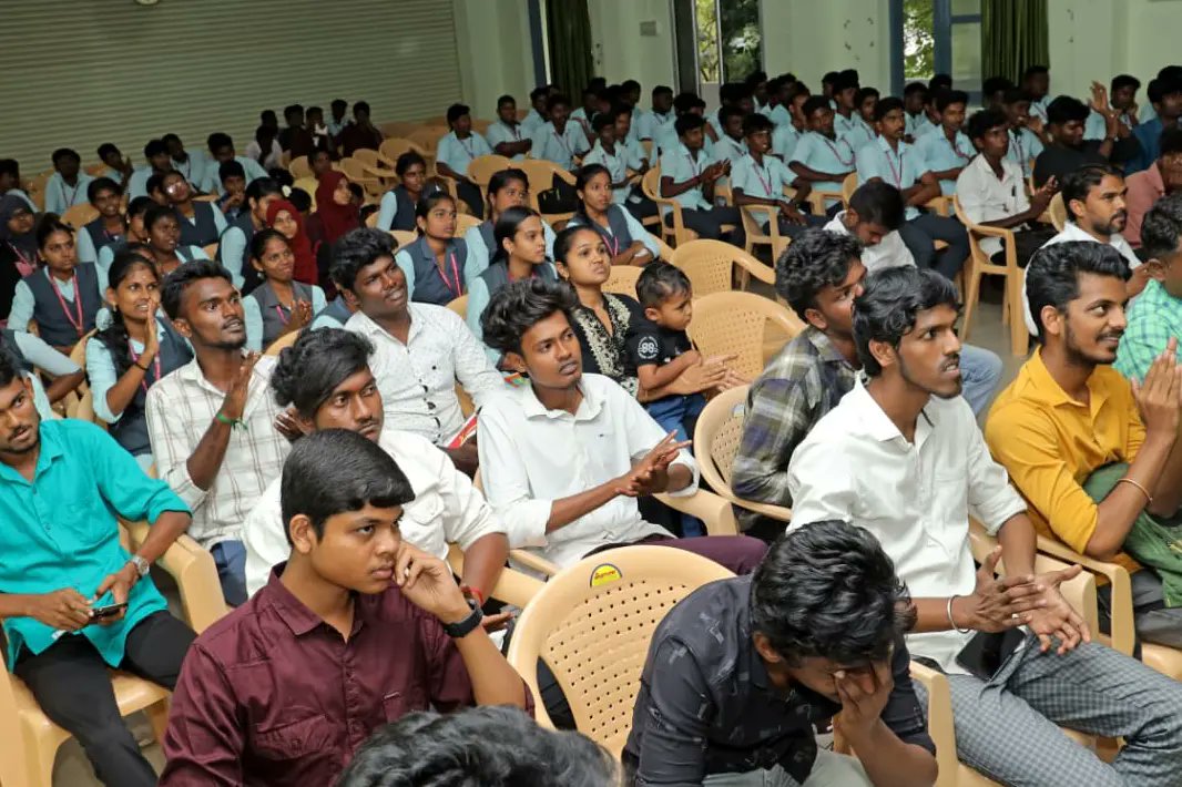 NISANTH__C's tweet photo. 21.03.2023 அன்று நடைபெற்ற திருநெல்வேலி,தூத்துக்குடி கன்னியாகுமரி,தென்காசி,அளவிலான குறும்பட போட்டியில் எங்கள் குறும்படம் ஐந்தாவது இடத்தை பிடித்துள்ளது அதற்குரிய சான்றிதழையும் பரிசையும் திருநெல்வேலி மாவட்ட SP Saravanan அவர்களால் வழங்கப்பட்டது.நன்றி! #shortflim #drugs #agentstudent https://t.co/YqlBEluWrk