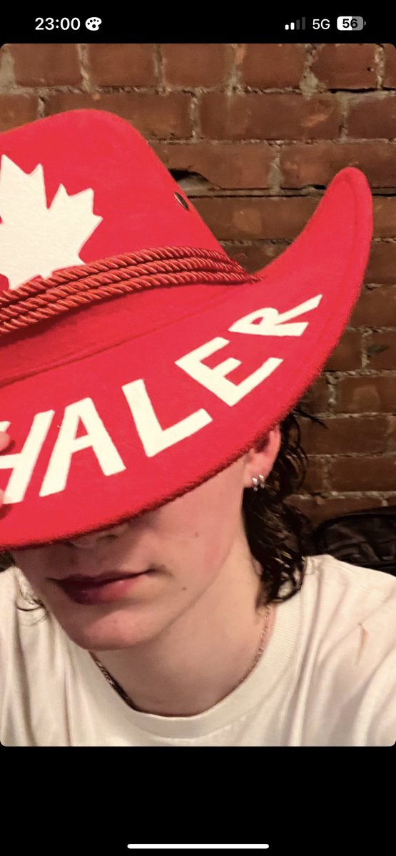 deleteyaa's tweet image. MY HAT MY HAT OH MY GOD