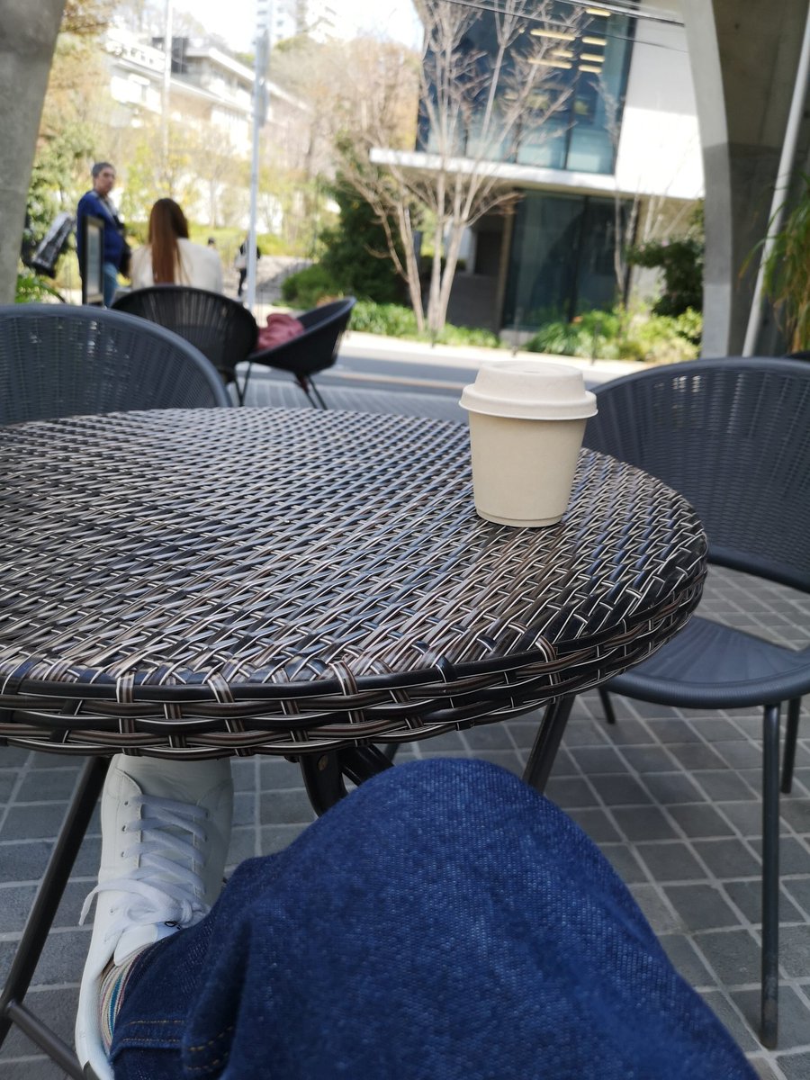 ken29saita's tweet photo. 中目黒で仕事、完全にお花見シーズン来てた🌸カフェで時間までゆったり、いいてんき！ https://t.co/9aj3JjiyZc