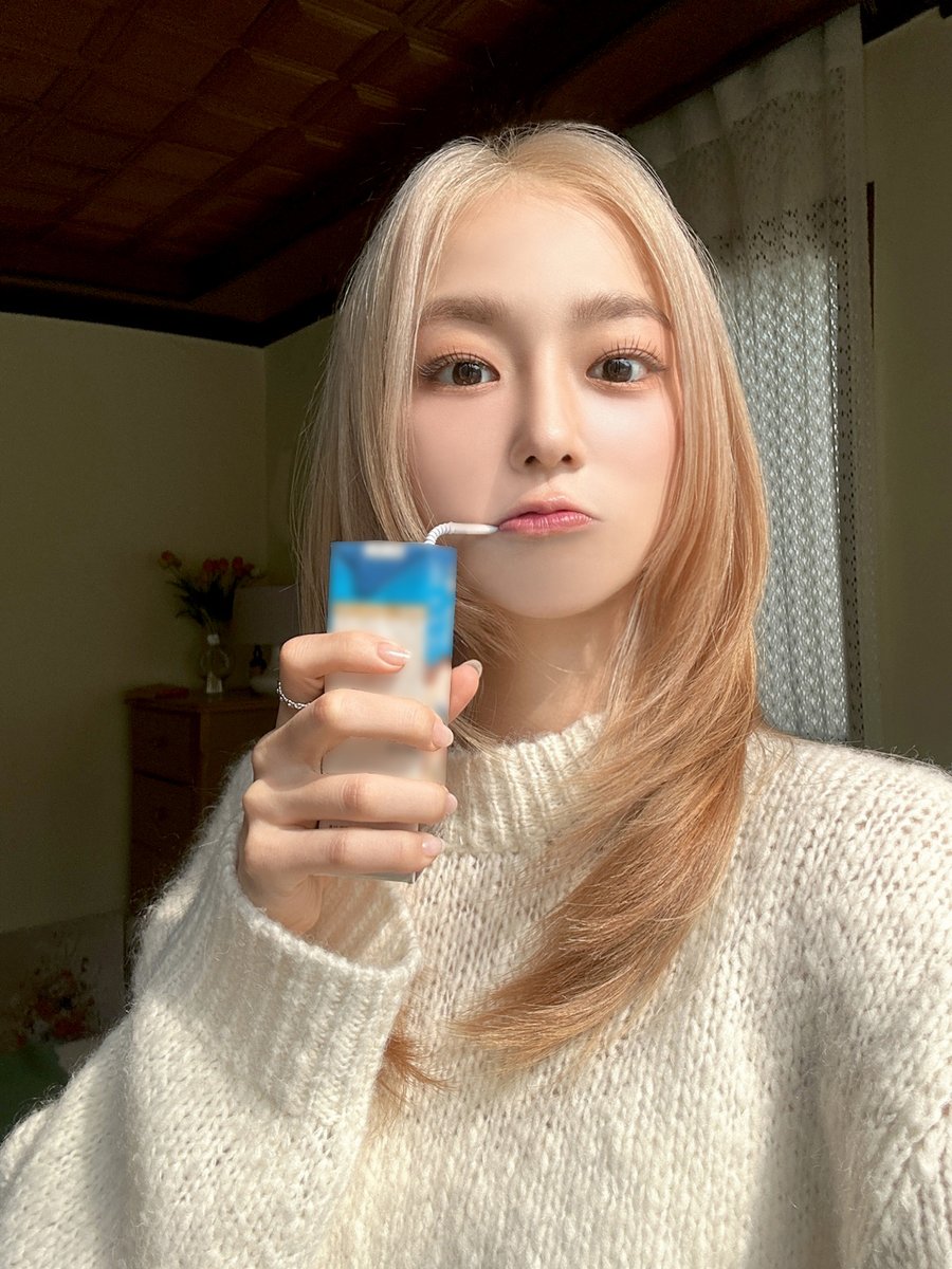 superbellcom's tweet photo. [#슢지기]
'Strange Way To Love'🌊 MV 속 예은이네 맛보기 2탄🏠
그리운 바다로 향하기 전 에너지 충전은 필수💪‼

#예은 #장예은 #YEEUN #JANGYEEUN #Strange_Way_To_Love
#슈퍼벨컴퍼니 #superbellcompany #superbell #SBC https://t.co/p3MEJ3E1iK