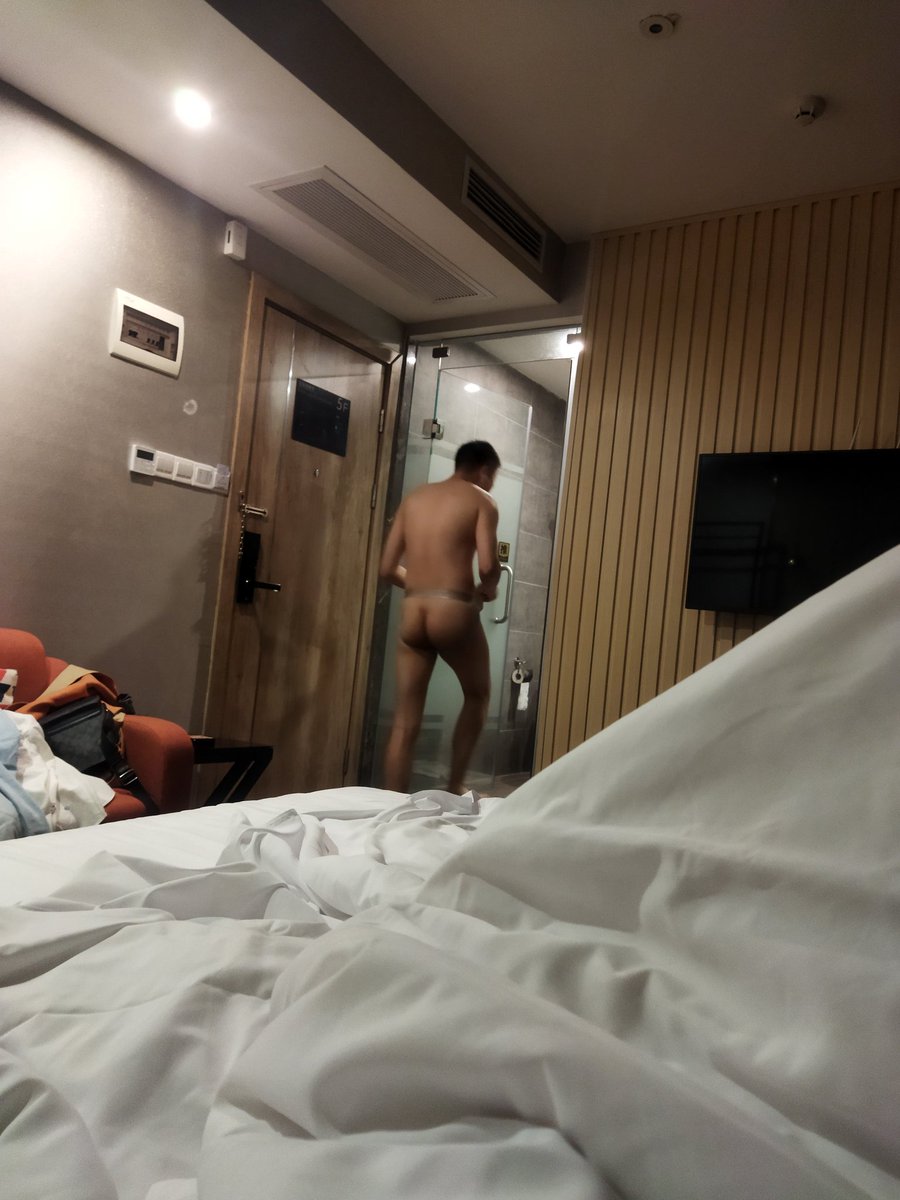 andy251987's tweet photo. 双丁待会掰开舔蜜桃 https://t.co/kMyf5jCGj1