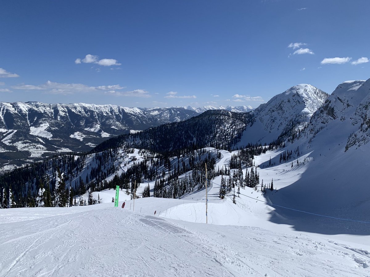 Halliwem's tweet photo. @skifernie is skiing great these days! The bluebird skies are a bonus! 😎 https://t.co/vLxDHAvYmH