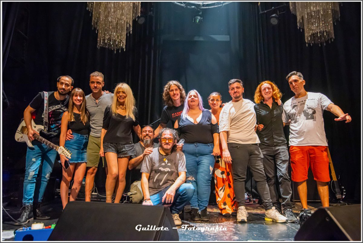 larebehard's tweet photo. Gracias a todos los que nos acompañaron el sábado en la presentación de Andando 💿 una vez más @larebehard cumpliendo sus desafío que sin Uds no hubiera sido posible ! GRACIAS!!! @lucille se vistió de Rock https://t.co/3uzeiYFBQz