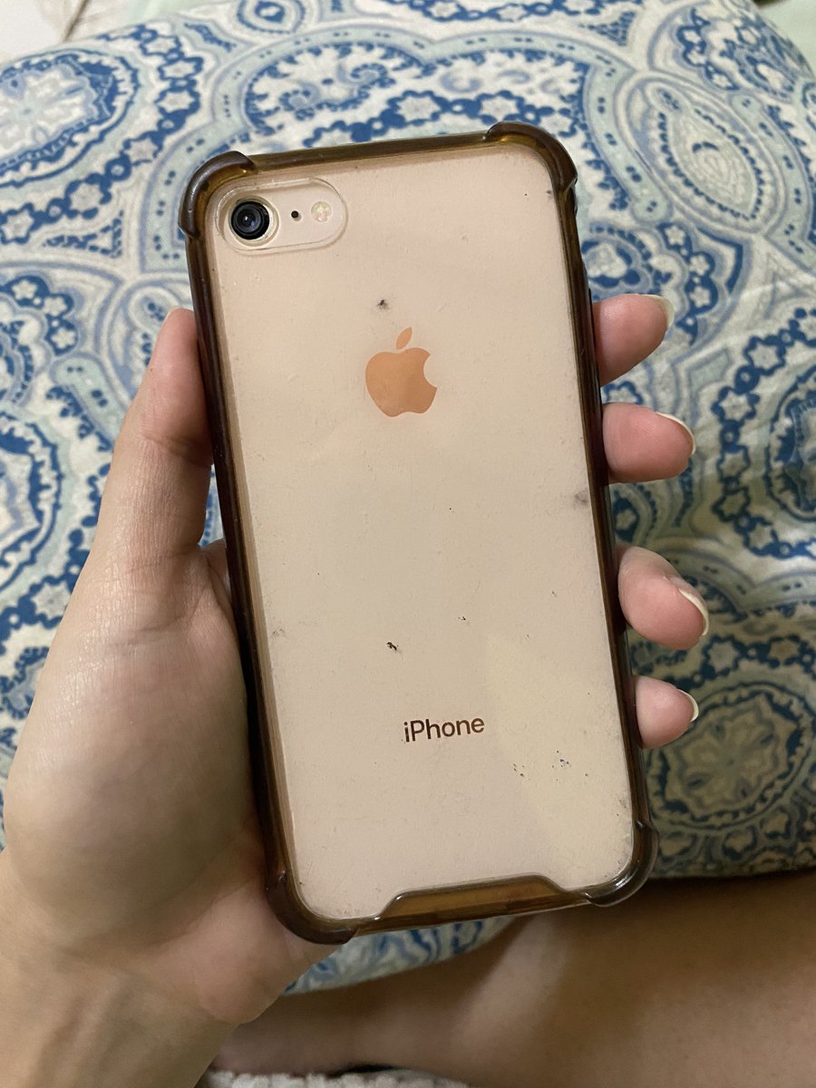 holii, quiero que me ayuden con un retuit hasta que llegue a su dueña🙏🏼🙏🏼se te cayo tu cel en el asuncionico día 1, cerca del escenario de bud, unos minutos antes de que toque lilnasx.🥹 es un iphone 7 u 8 rose. no tiene chip 😩 escribime al 0991972220