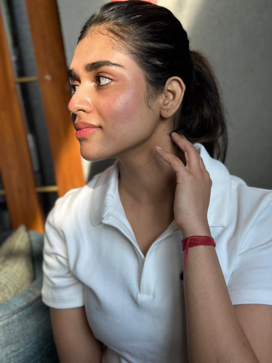 SS Music (@ssmusictweet) on Twitter photo #MeenakshiGovindharajan looks beautiful in these clicks.
<a href="/MeenakshiGovin2/">Meenakshi Govindharajan</a> <a href="/UVCommunication/">UV Communications</a> <a href="/proyuvraaj/">Yuvraaj</a> #MeenakshiGovindharajan looks beautiful in these clicks.
<a href="/MeenakshiGovin2/">Meenakshi Govindharajan</a> <a href="/UVCommunication/">UV Communications</a> <a href="/proyuvraaj/">Yuvraaj</a>