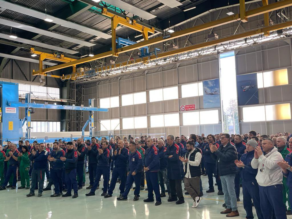 UilmNazionale's tweet photo. #Leonardo Proseguono le assemblee con i lavoratori per l’illustrazione della piattaforma unitaria per il rinnovo dell’integrativo. Oggi a Pomigliano, presente il Segretario nazionale @BCantonetti #Uilm 🔵 https://t.co/U5t7cWlTHE
