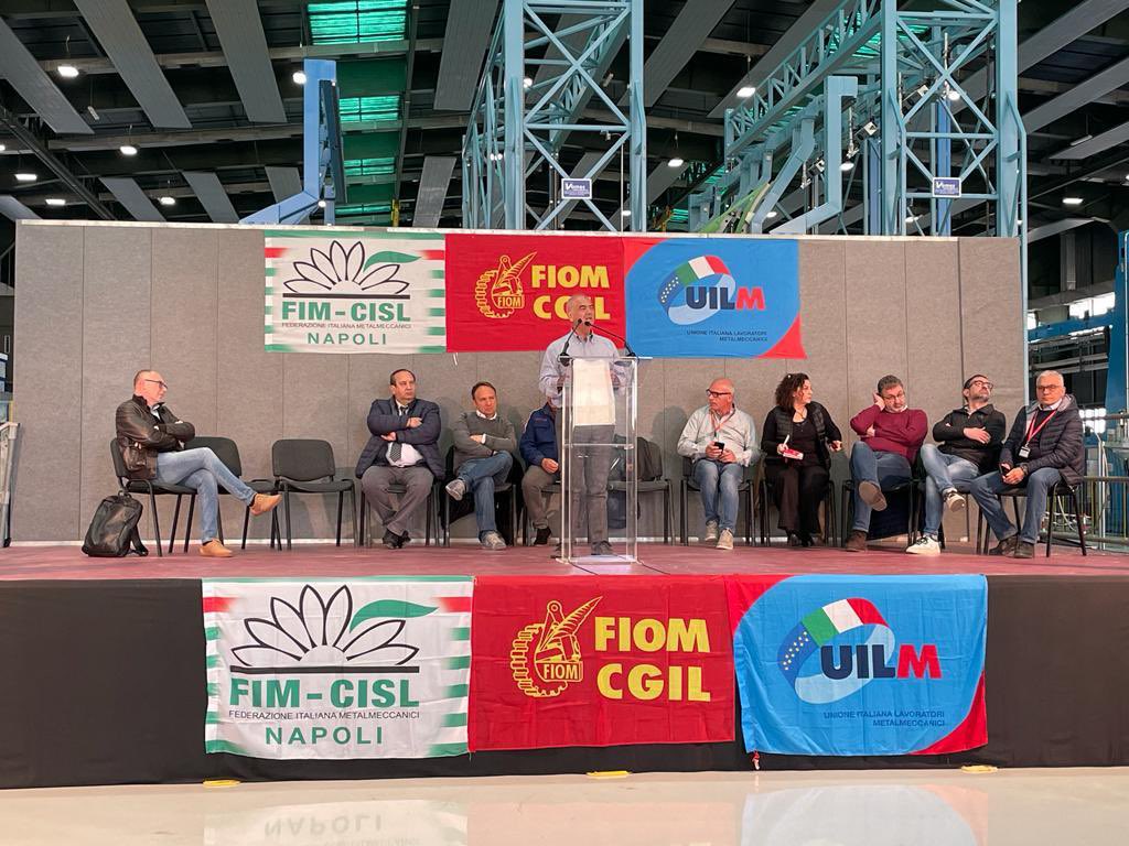 UilmNazionale's tweet photo. #Leonardo Proseguono le assemblee con i lavoratori per l’illustrazione della piattaforma unitaria per il rinnovo dell’integrativo. Oggi a Pomigliano, presente il Segretario nazionale @BCantonetti #Uilm 🔵 https://t.co/U5t7cWlTHE