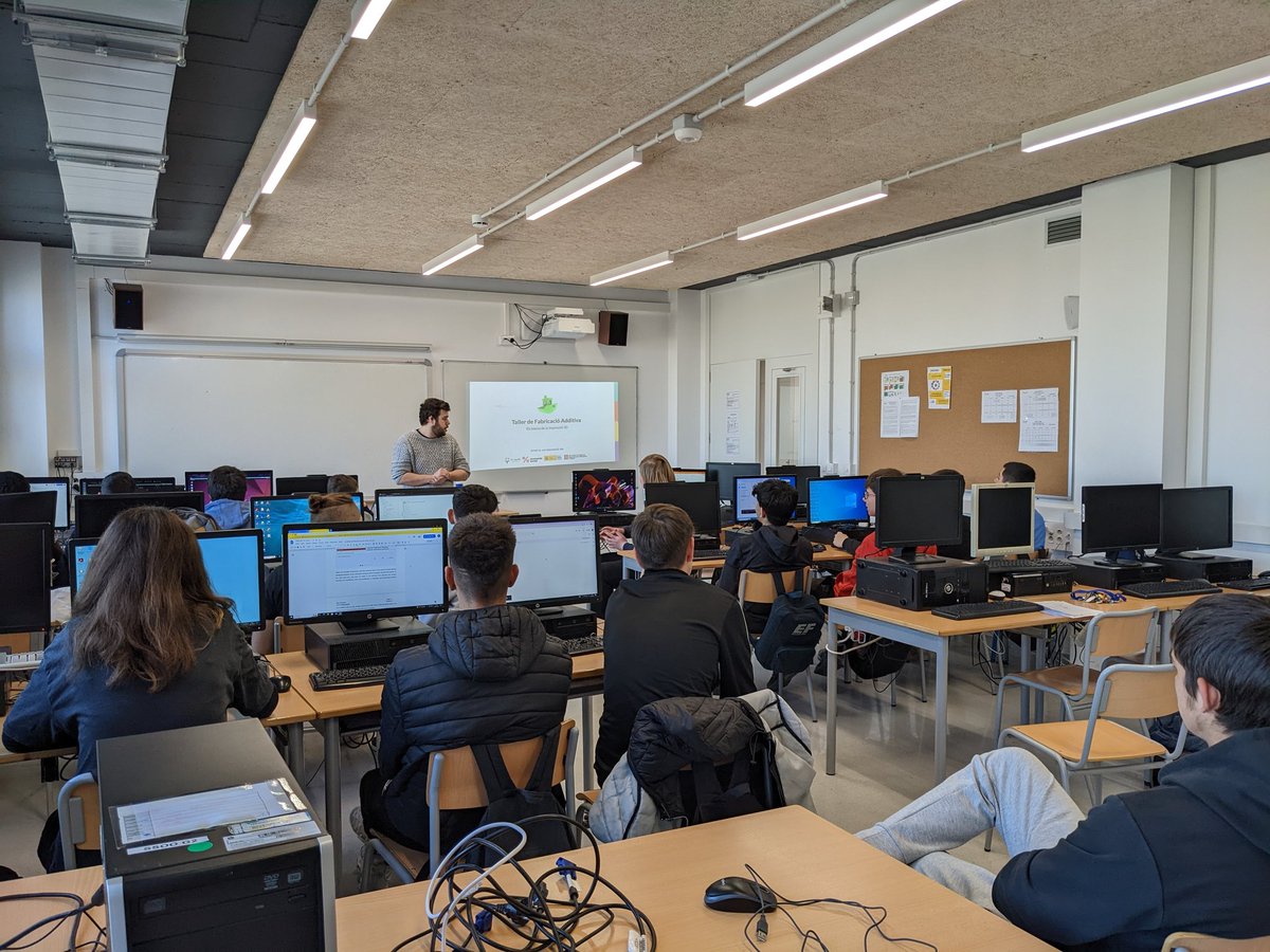 monicabuj's tweet photo. Avui amb  els alumnes del #CFGM de Sistemes microinformàtics i xarxes del @INS_Costafreda participem del "Taller de fabricació additiva. Els bàsics de la impressiò 3D" amb la maleta creativa, a la III jornades d'#FP per a la millora de l'ocupabilitat. @fpcatalunya #adnCosta https://t.co/f6PZHGkyeA