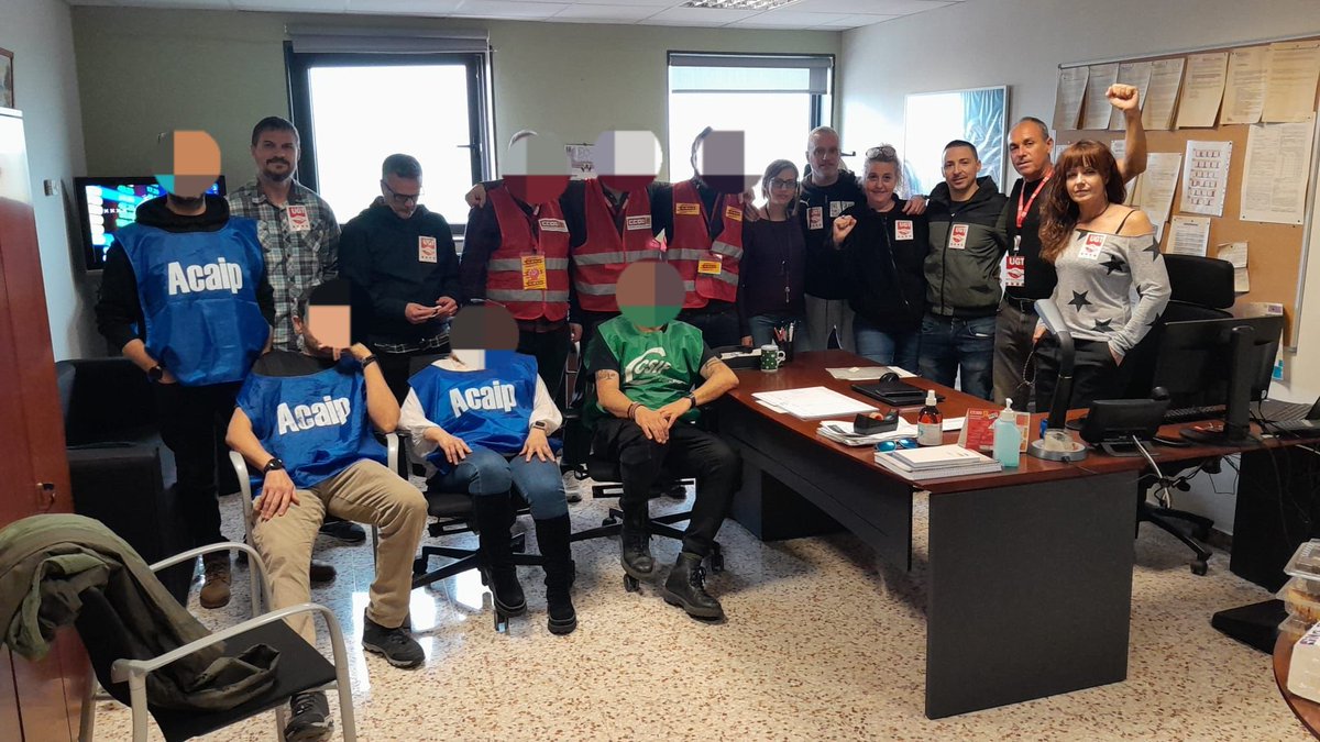 ugtpresons's tweet photo. 💥Les delegades i delegats d'UGTPRESONS i representants d'altres forces sindicals continuem tancats al despatx del director de la presó de Brians 2💥 @ugtcatalunya @UGT_SP_CAT 
🔴PRESONS EN LLUITA🔴 https://t.co/rtoH9D0esd