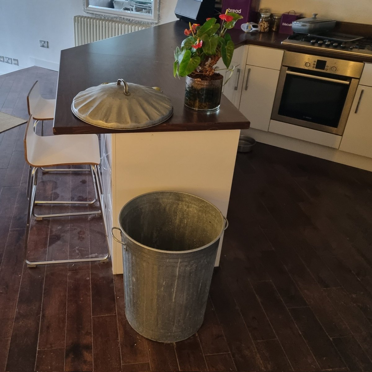 Timsley's tweet photo. David: I'll take the rubbish out! #HALFAJOB #ISAIDIT ๐ก https://t.co/RWNF2ZLvPz
