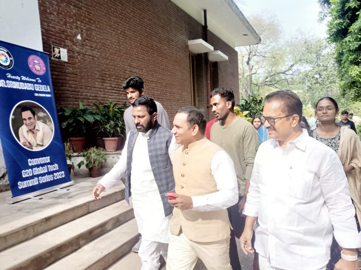 DrSrinubabu's tweet photo. 💐☘️🌹 Had a good reception at Delhi University, thanks DU team for G20 Tech Summit support, 💐☘️🌹 శ్రీ శోభకృత్ నామ సంవత్సర శుభాకాంక్షలు శుభములు కలిగించే సంవత్సరానికి  అడుగిడుతున్న తెలుగు వారికి ఉగాది శుభాకాంక్షలు. Dr Srinubabu Gedela CEO Pulsus 🌹☘️💐 #GlobalTechSummit #Ugadi https://t.co/j1DHo9BNkP