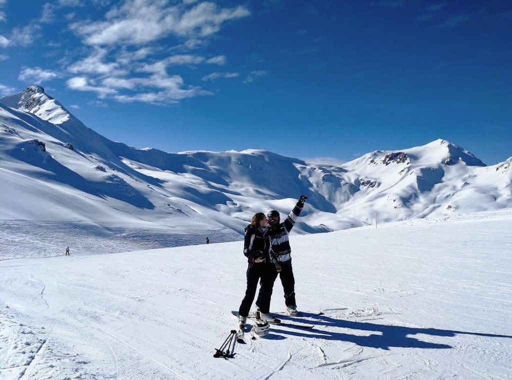 безконечныя​ горы вокругъ.