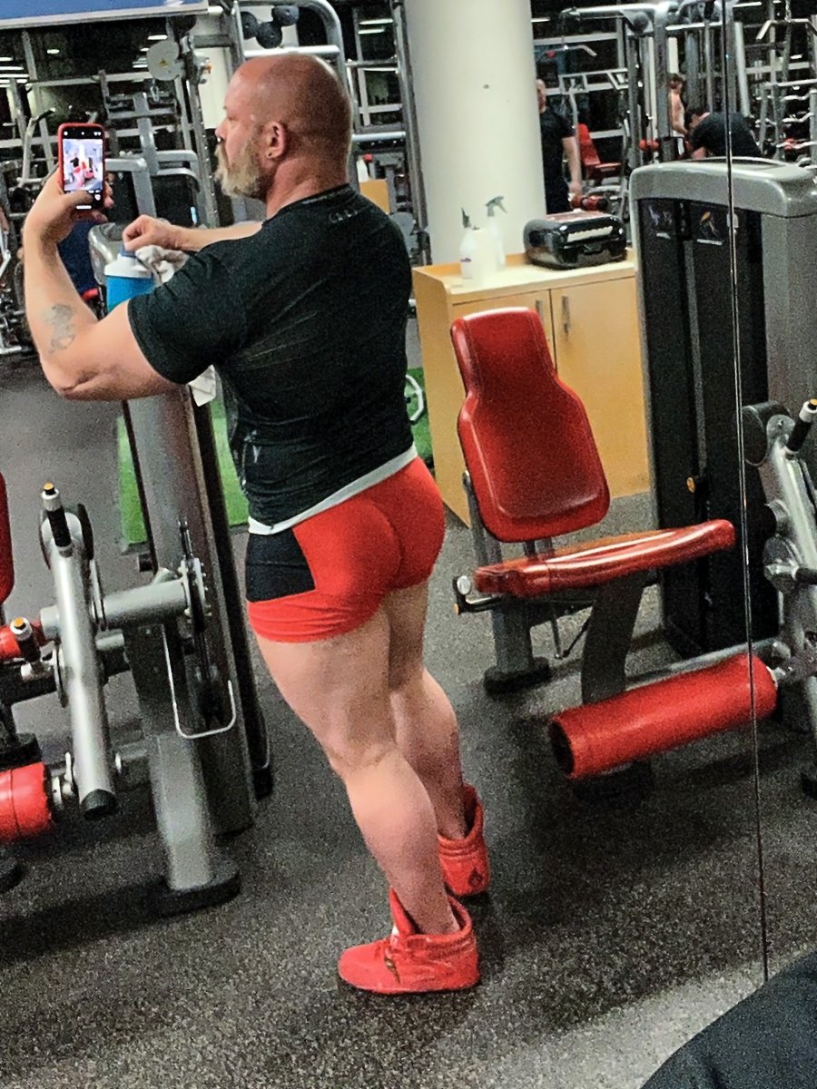 shanerooks's tweet photo. I think I've got a pretty good butt. Happy hump day. #HumpDay https://t.co/MJMWL2K8VE