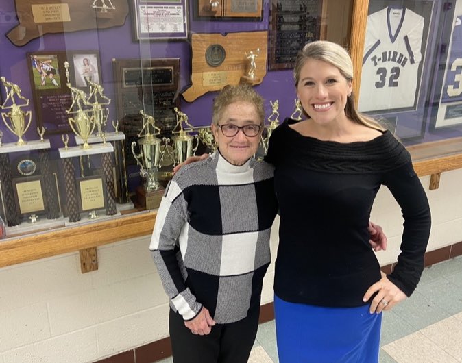 LauraHutch8's tweet image. GOOD MORNING! Can’t wait to introduce you to this weeks “Remarkable Woman”. This lovely woman has been coaching for 50 years in #NorthBranford. A coach and mentor for thousands of families in that time. Catch her story on @WTNH at 6am! 💖