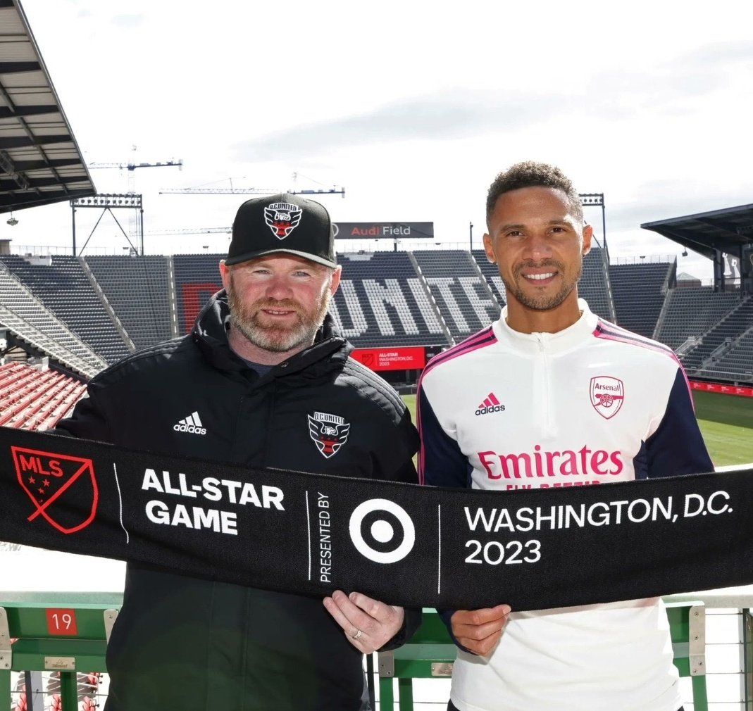 ArsenalHarmoni's tweet photo. Wayne Rooney and Kieran Gibbs 🤗 https://t.co/rDCqaK5aaN