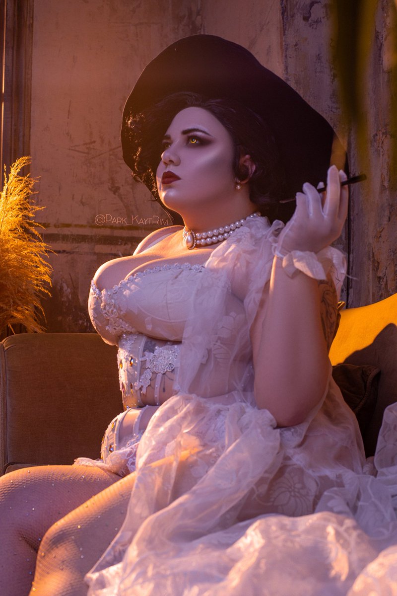 Park_Kaytrim's tweet photo. "Oh, so gauche. What do you care for bread and circuses? The manthing's suffering is assured, regardless."
Lady Alcina Dimitrescu 

#ResidentEvil4Remake #ResidentEvil #AMBERAlert #cosplay #cosplayer https://t.co/RAkYFPW6Ul