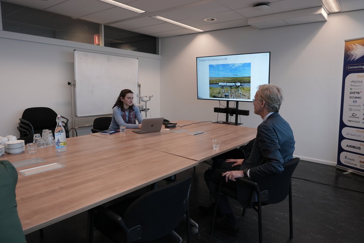 RHDijkgraaf's tweet photo. Windturbines, drones en bellen blazen. Mijn kennis over deze drie uiteenlopende onderwerpen is flink bijgespijkerd bij @AETUDelft. Maar bovenal ging ik met jonge onderzoekers in gesprek over de financiering die zij via @MinOCW hebben of gaan ontvangen. #minocw https://t.co/87f0UQCGMH