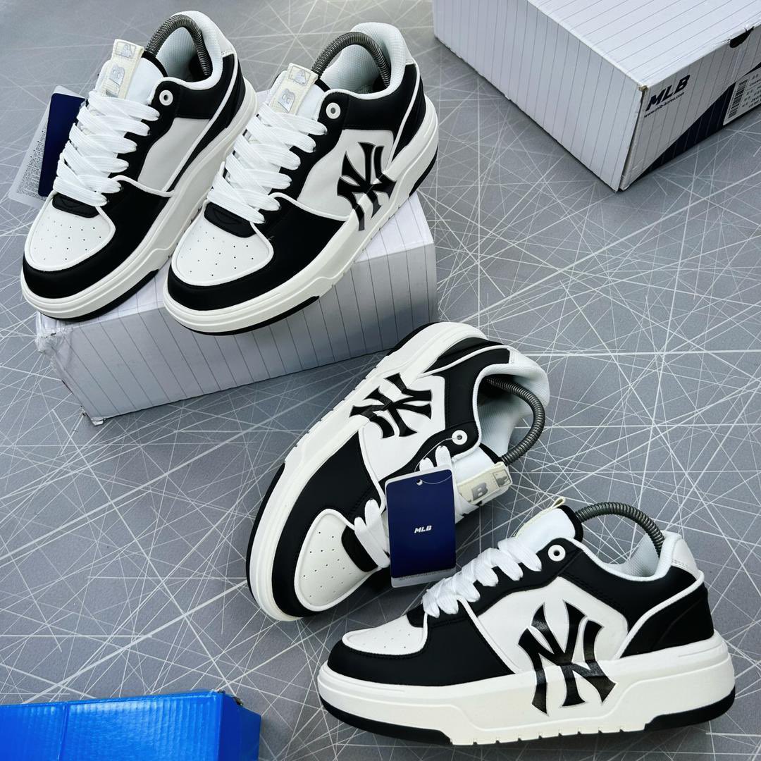 SirKTB's tweet photo. @Ekitipikin *😁🥶😃🥶🤔🥶 *

✅✅✅ *now - AVAILABLE•*

🧣🧣NEW_ *LE COQ SPORTIF VELOCE SNKS•*

👟 👟AVAILABLE SIZES_*40 to 45*

_PRICE_🏦 *35,000_ NAIRA (~N~) ONLY*

📍Delivery within lagos 
*CALL 📞 08148997630

_KINDLY REPOST 👍👍🏼_ https://t.co/bYQBFDap5O
