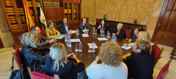 ElCaminoInvisib's tweet photo. 🔴La secretaria general de #Pesca, #IsabelArtime, subraya el importante protagonismo de la #mujer en el #relevogeneracional en el #sectorpesquero 🐟

+INFO➡️https://t.co/k96iCfR2nM vía @mapagob 

📸@andmupes #mujeres #igualdad👩🏻 https://t.co/U1edDkz5mJ