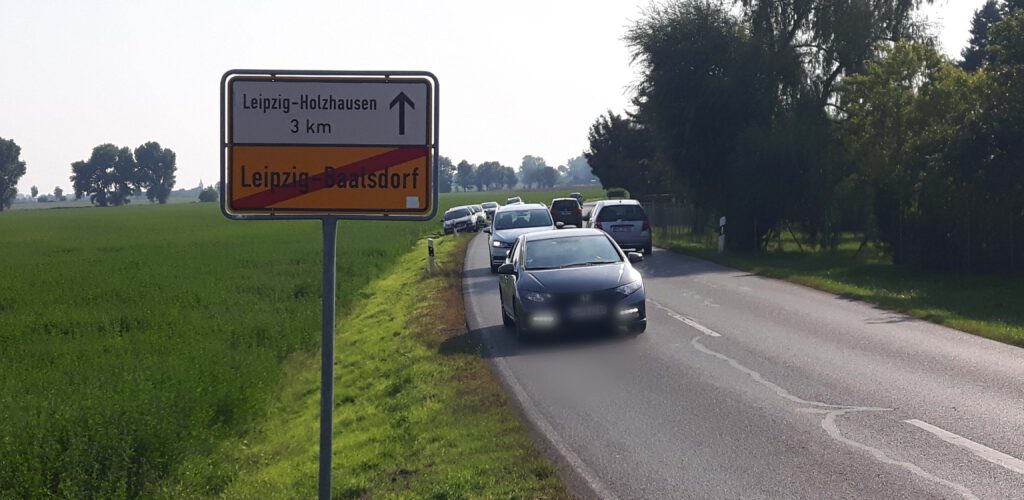 #Holzhausen #Leipzig Im Sommer soll der erste Abschnitt fertig sein; 1,3 Millionen Euro soll er kosten: der neue Fuß- und Radweg zwischen Holzhausen und Baalsdorf wird jetzt gebaut. holzhausenleipzig.de/holzhausen-lei…