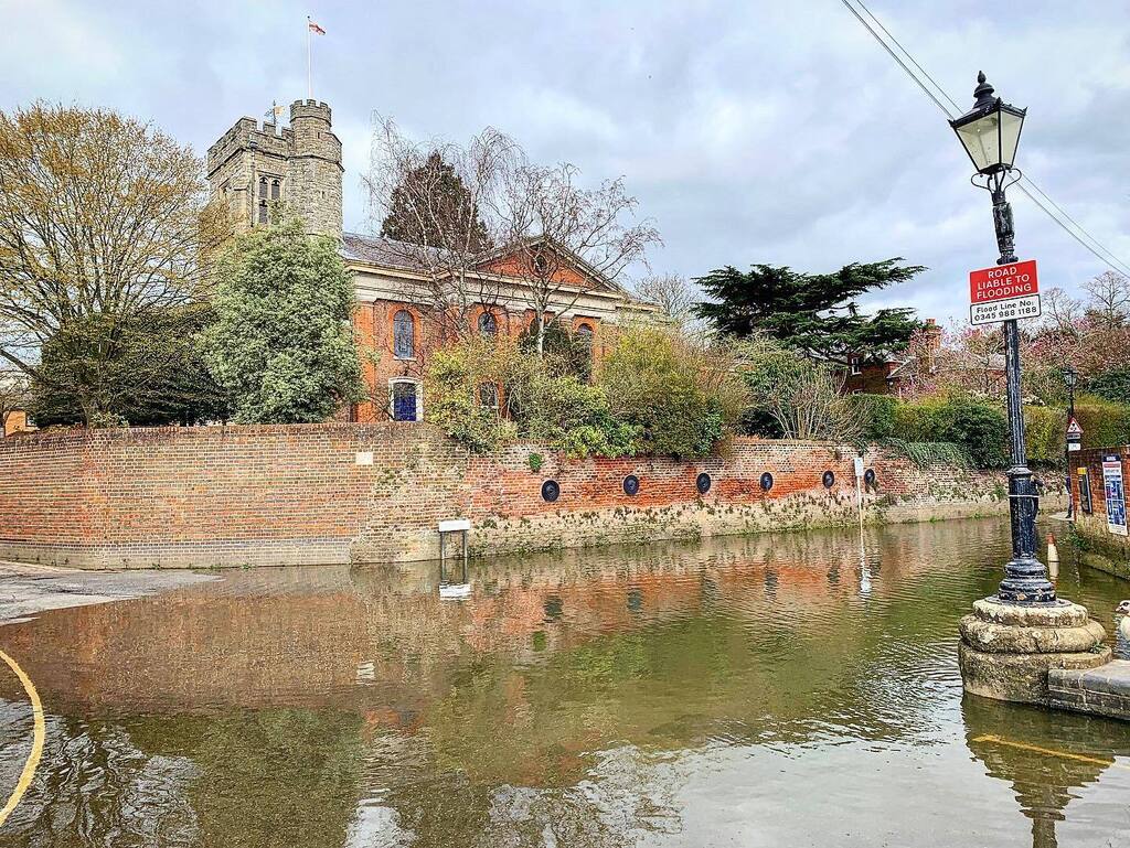 malumpfy's tweet photo. Flooded riverside and Twickenham Church Street, on Sunday
#eelpie #twickenham #flooding #flood #twickenhamchurchstreet #twickenhamriverside #richmonduponthames #london #londonist #thisislondon #londonfootprints #21stcenturypepysshow https://t.co/0rMothypWP https://t.co/suTkLPvig4