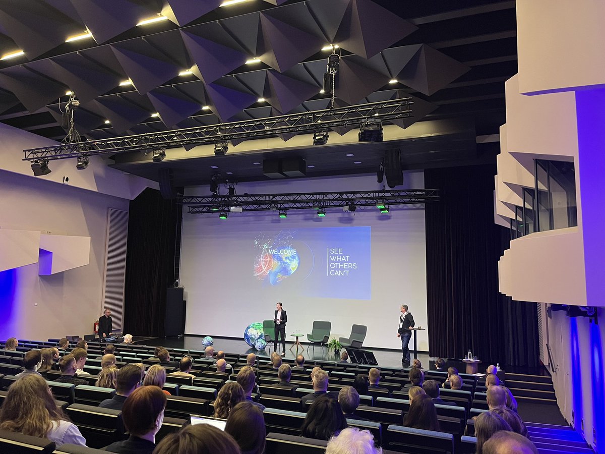 . <a href="/EsriFinland/">Esri Finland</a> käyttäjäpäivät käynnissä, Laura ja <a href="/iljusu/">blank</a> liekeissä. #EsriFinUC #FUC2023 #paikkatieto #Paikkatietoa