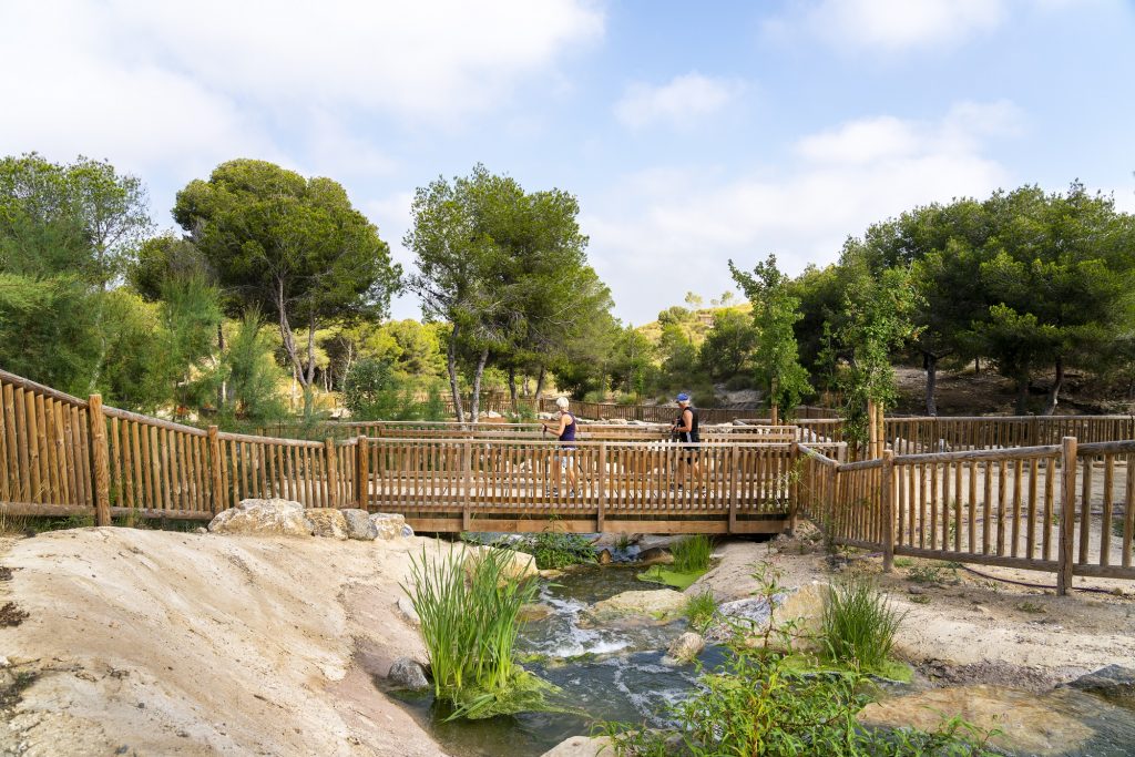 veolia_cv's tweet photo. ♻️@infoHIDRAQUA y sus empresas participadas destinan:
👉Un 88% de #AguaReutilizada para uso agrícola
👉 Un 7,5% para entorno ambiental

La regeneración del agua reduce el vertido neto a sistemas naturales, la carga contaminante y sus efectos sobre ecosistemas
#DíaMundialdelAgua https://t.co/463MoY94O8
