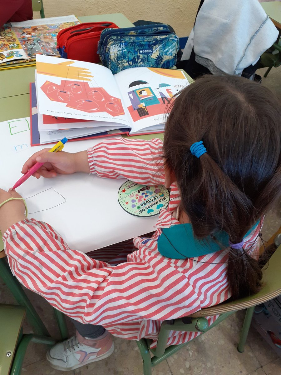 ceipcpegaso's tweet photo. Hermanos lectores. Un proyecto de unióo con los más pequeños, fomento de comunicación, relación entre matores y pequeños y lectura. Imágenes dignas de ver y sentir ao verlos. Ilusión de grandes y pequeños https://t.co/V73cpUU408