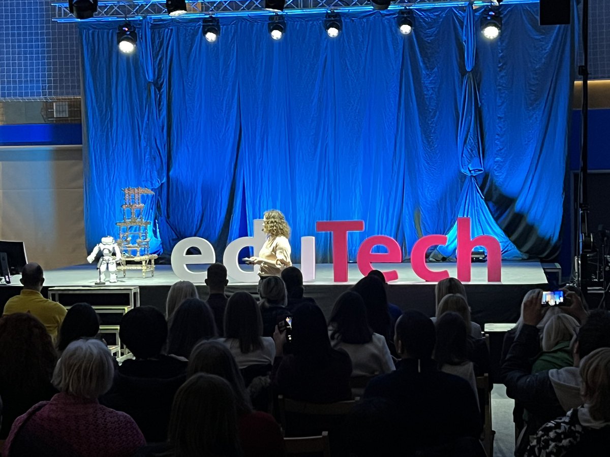 TomazCirman's tweet photo. Eva je otvorila eduTech konferenco #edtech #robot #ai #izobraževanje https://t.co/kLBqvBACF7