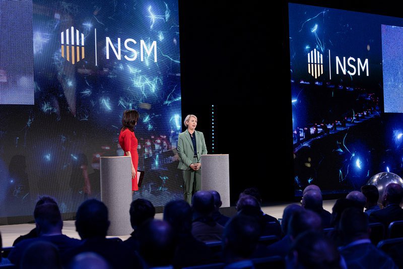 - Det siste året har vært uforutsigbart, uvirkelig – og vist at det utenkelige faktisk kan skje. Det er et tidsskille. Vi må planlegge for et verste fall-scenario. Krisen kan ramme i morgen. NSM-direktør Sofie Nystrøm på #Sikkerhetskonferansen

Se direkte: nsm.no/sikkerhetskonf…