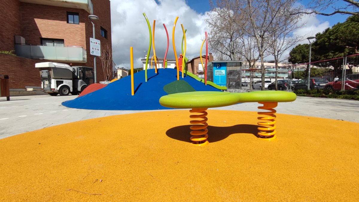 ajpremiademar's tweet photo. 🪴Can Boter ha deixat de ser una plaça dura per convertir-se en un nou espai verd, amb elements de coberta verda de nova plantació, jardineres i parterres.
#PremiàDeMar #Maresme #JocsInfantils #JocsInclusius #MediAmbientPdM https://t.co/UV5gAqBQNS