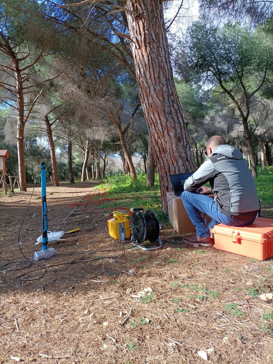 Il nostro Nicola Catalano è a Palermo a tenere il corso di formazione per la OWAC Engineering Company Srl.

Si parla di Geode Geometrics, geofono da foro Geostuff e geofoni da 4,5 Hz in compagnia del geologo Carmelo Ferla e il tecnico Andrea Butticè.

#geologia